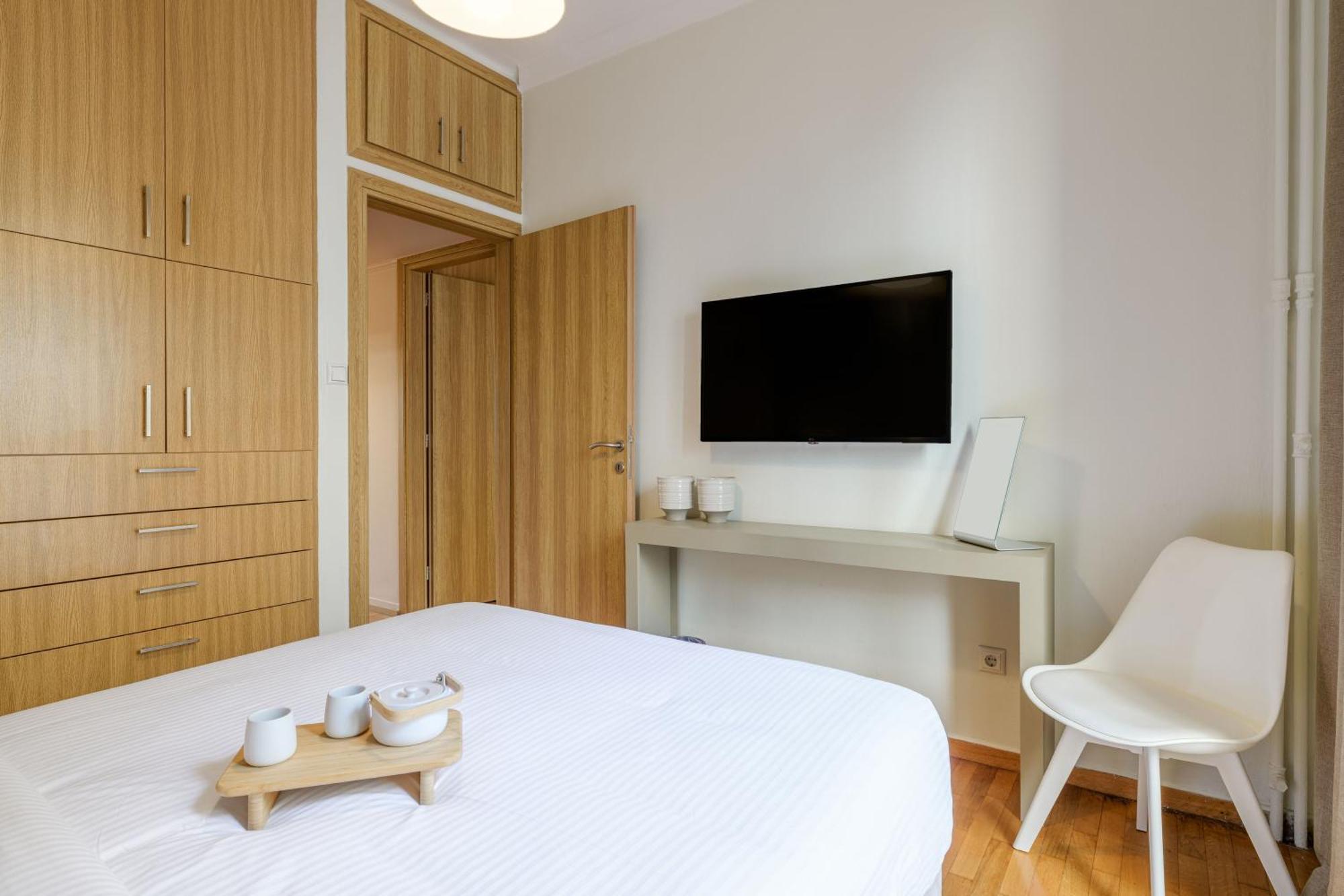 Stylish Flat Overlooking The Temple Of Zeus Athens