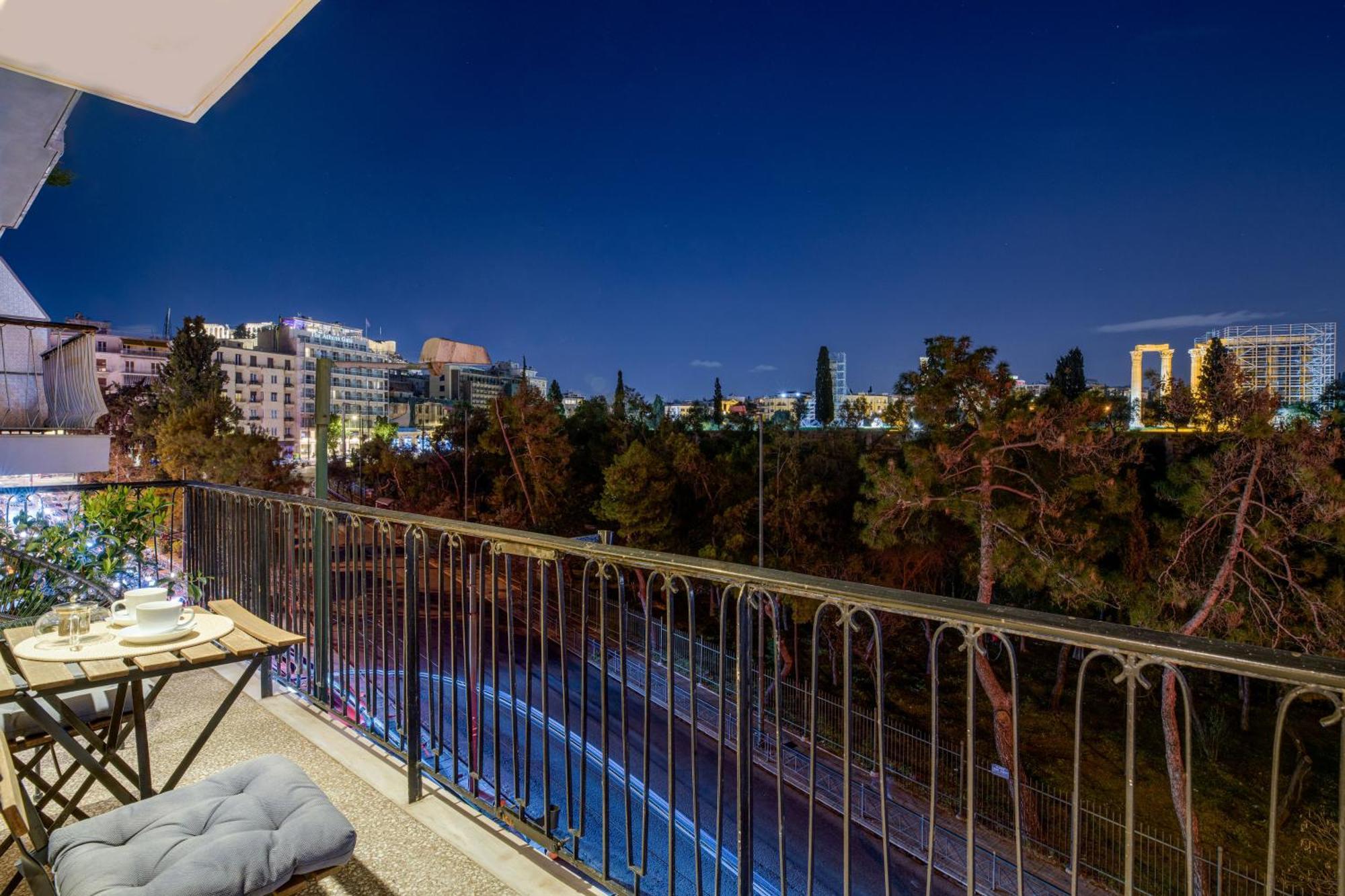 Stylish Flat Overlooking The Temple Of Zeus Apartment